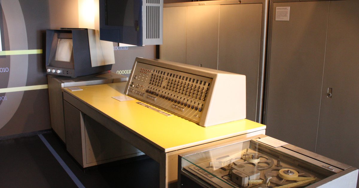 2002 Computer Layout Computer: Siemens 2002 | Ragnar Digital